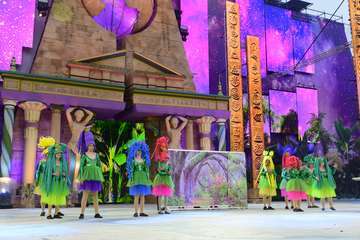 La XIII Gala de la Integración viste el escenario del Carnaval de La Tierra con el desfile de sus participantes/Lpcarnaval.